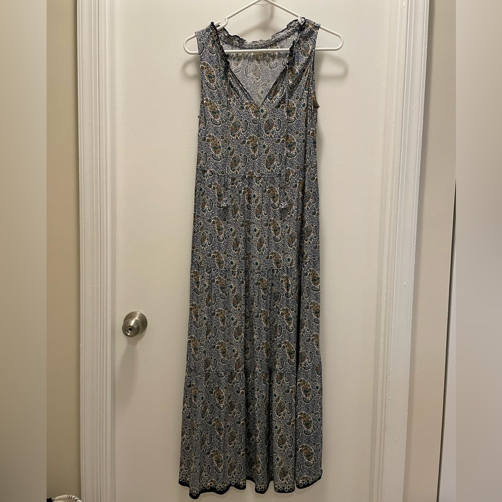 Max Studio sleeveless maxi dress with paisley design. Size S.